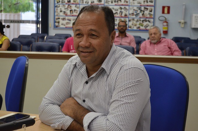 2018321_FOTO - Parlamentar pede semáforo no cruzamento de Avenidas